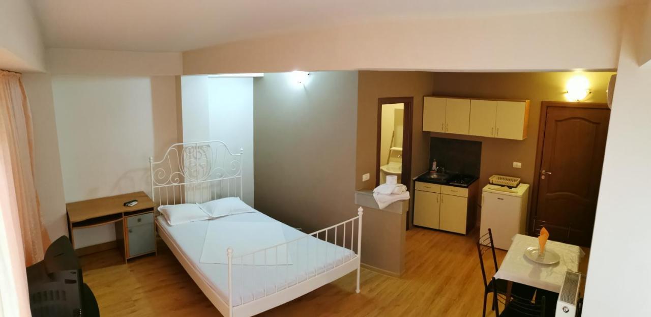 Vila Zuzette Hotel Constanta Ngoại thất bức ảnh